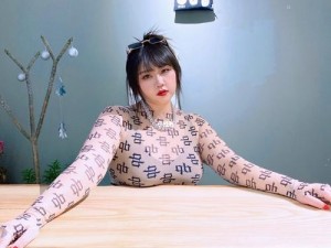 学生 BBwBBwBBwBBw 品牌运动休闲服饰，舒适耐穿，彰显青春活力